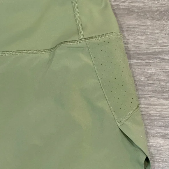 Athleta Run With It 3.5 inch Sage Green Women's Athletic Shorts Small - Picture 4 of 10